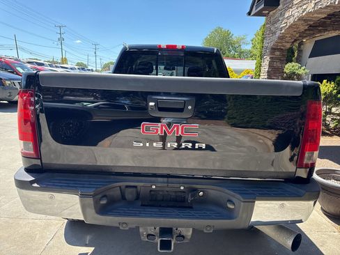 Used 2011 GMC Sierra 2500 SLE w/ SLE Preferred Package AWD/4WD image 4
