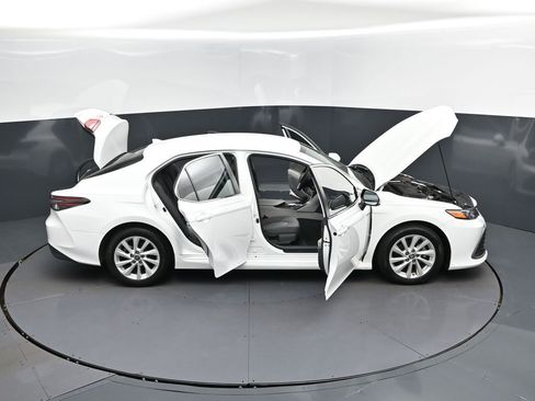 Used 2022 Toyota Camry LE image 51