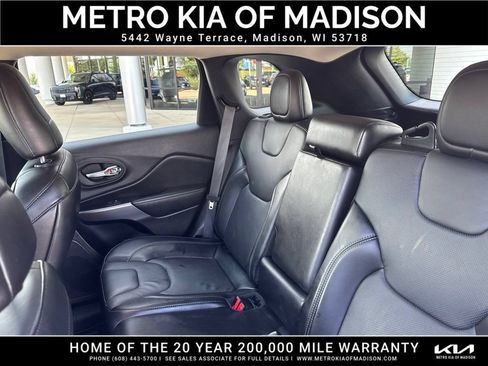 Used 2021 Jeep Cherokee Latitude Lux w/ Comfort/Convenience Group AWD/4WD image 32