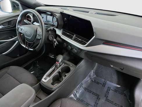 Used 2025 Chevrolet Trax RS FWD image 19