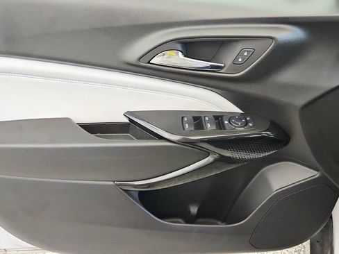 Used 2025 Chevrolet Trax LT w/ Driver Confidence Package FWD image 24