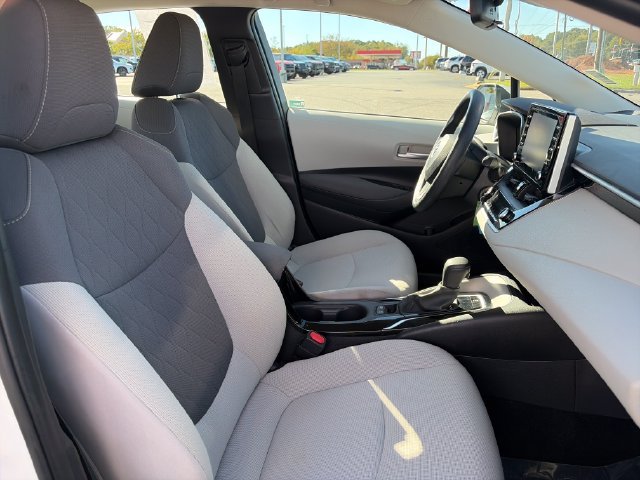 Used 2021 Toyota Corolla LE FWD image 12