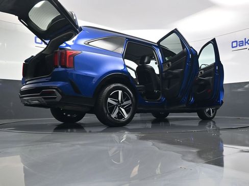 Certified 2022 Kia Sorento EX w/ Panoramic Sunroof Package image 64