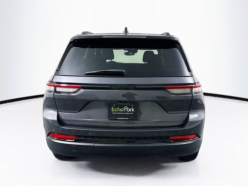 Used 2023 Jeep Grand Cherokee Altitude image 7