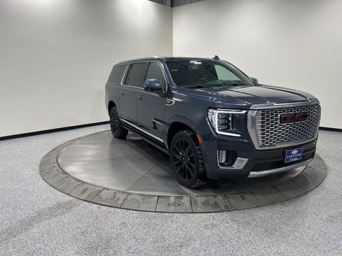 Used 2021 GMC Yukon XL Denali w/ Denali Premium Package image 4