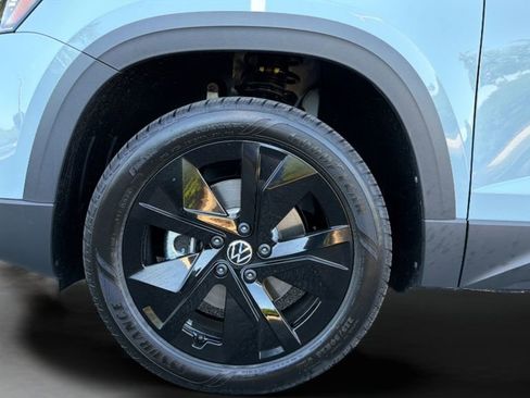 New 2026 Volkswagen Taos SE FWD image 34