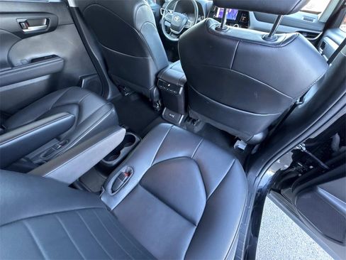 Used 2023 Toyota Highlander XLE image 15