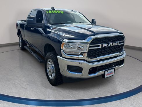 Used 2024 RAM 2500 Tradesman w/ Chrome Appearance Group AWD/4WD image 4
