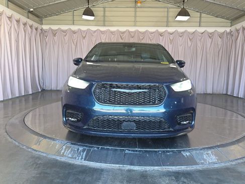 Used 2022 Chrysler Pacifica Touring-L w/ S Appearance Package FWD image 11