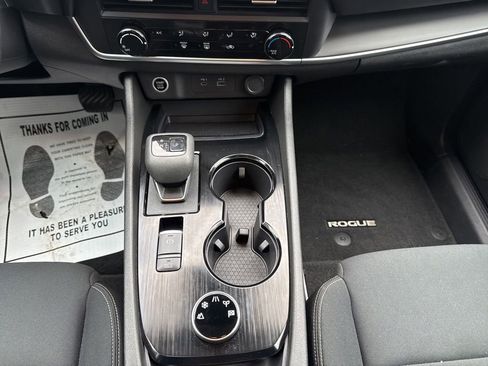 Used 2023 Nissan Rogue S image 12