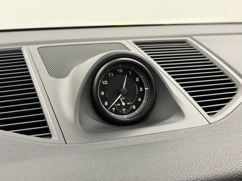 New 2026 Porsche Macan image 54