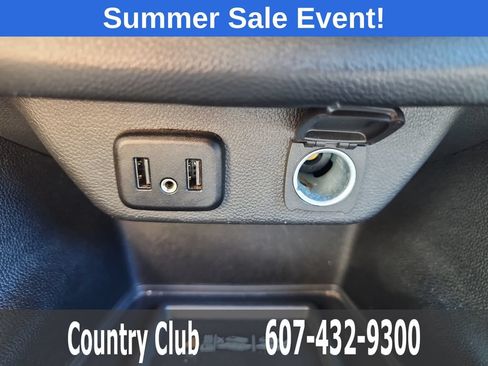 Used 2023 Chevrolet Traverse LT AWD/4WD image 16