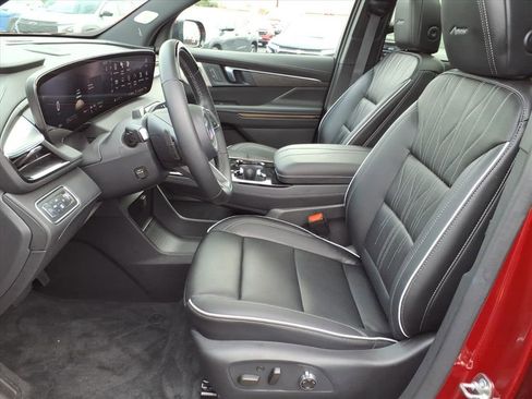 Used 2025 Buick Enclave Avenir w/ Super Cruise Package image 5