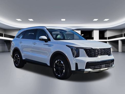 Used 2024 Kia Sorento S image 8