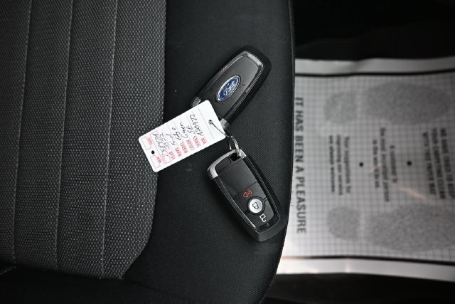 Used 2022 Ford Edge SE w/ Black Appearance Package AWD/4WD image 9