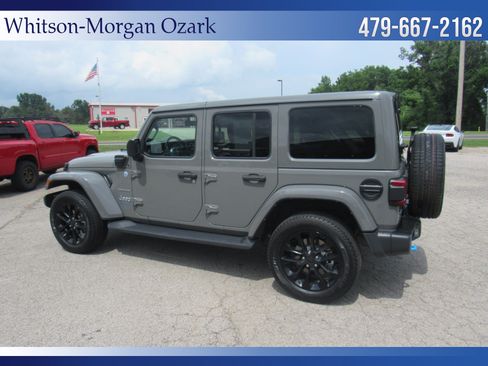 Used 2022 Jeep Wrangler Unlimited Sahara w/ Cold Weather Group AWD/4WD image 9