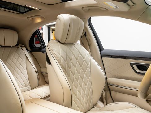 Used 2023 Mercedes-Benz S 580 4MATIC Sedan w/ AMG Line image 19