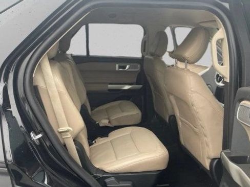 Used 2021 Ford Explorer Limited w/ Equipment Group 301A AWD/4WD image 19