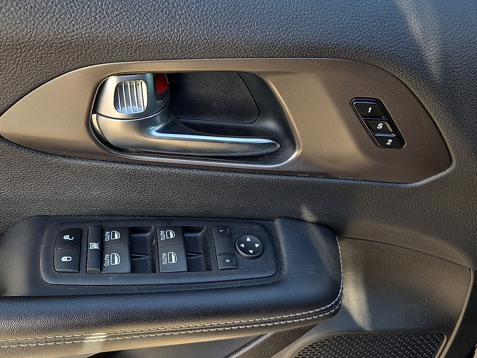 Used 2025 Chrysler Pacifica Select FWD image 13