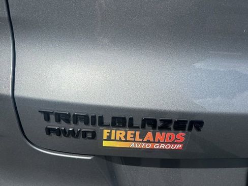 Used 2023 Chevrolet TrailBlazer RS w/ Convenience Package AWD/4WD image 9