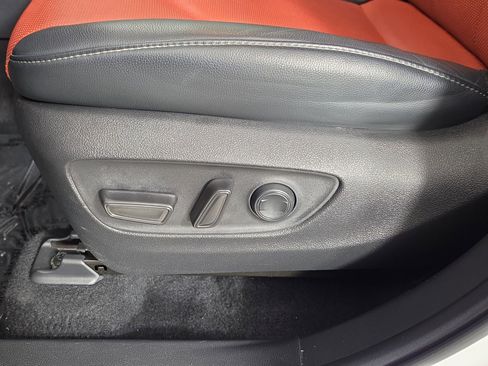 Used 2022 Toyota Highlander XSE FWD image 16