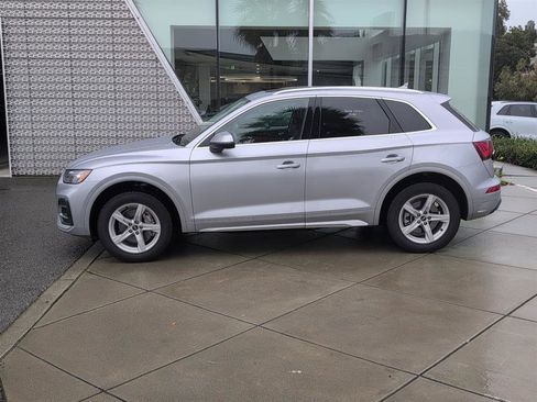 Used 2023 Audi Q5 2.0T Premium w/ Convenience Package image 8