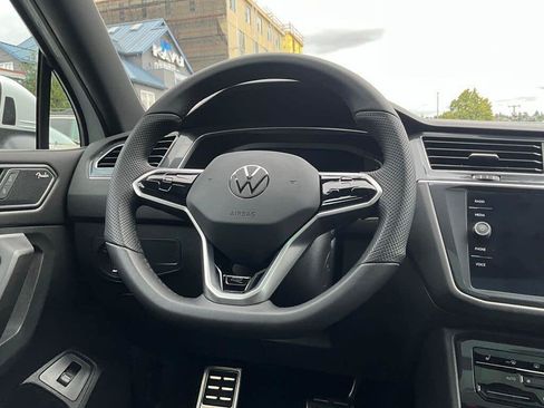 Used 2022 Volkswagen Tiguan SEL R-Line AWD/4WD image 19