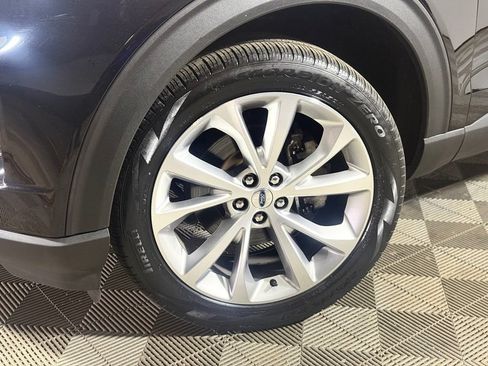 Used 2022 Ford Explorer Platinum w/ Equipment Group 601A AWD/4WD image 2