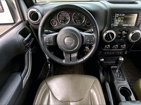 Used 2017 Jeep Wrangler Unlimited Sahara w/ Dual Top Group AWD/4WD image 6