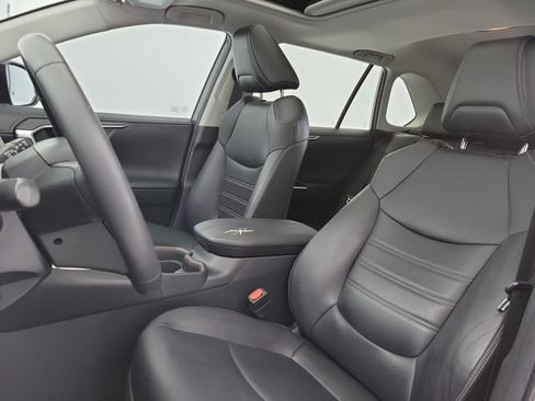 Used 2019 Toyota RAV4 Limited FWD image 19
