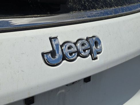 Used 2024 Jeep Compass Latitude image 9