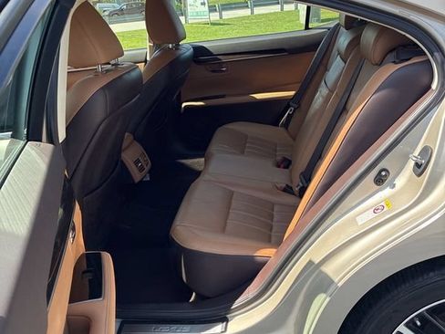 Used 2017 Lexus ES 350 w/ Luxury Package FWD image 5