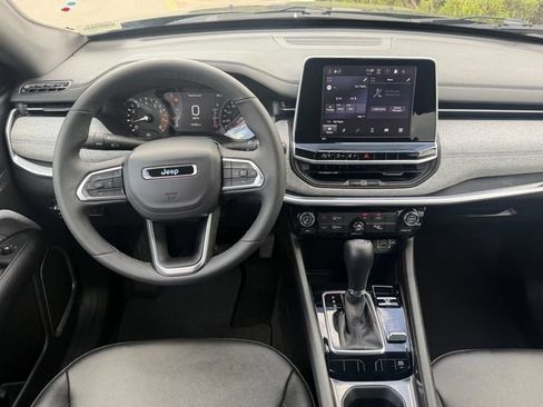 Used 2025 Jeep Compass Latitude AWD/4WD image 10