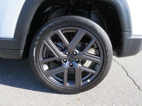 New 2026 Jeep Compass Latitude image 12