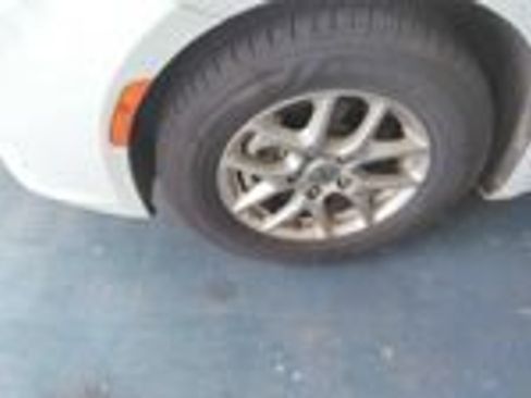Used 2024 Chrysler Pacifica Touring-L FWD image 7
