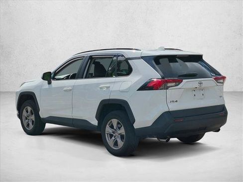 Used 2022 Toyota RAV4 XLE w/ Convenience Package FWD image 7