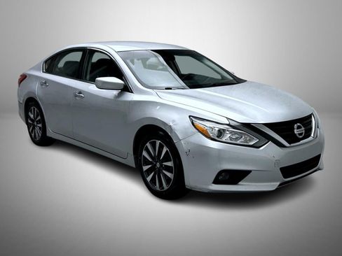 Used 2017 Nissan Altima 2.5 SV FWD image 3