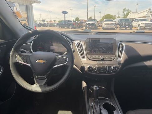 Used 2020 Chevrolet Malibu LT FWD image 14