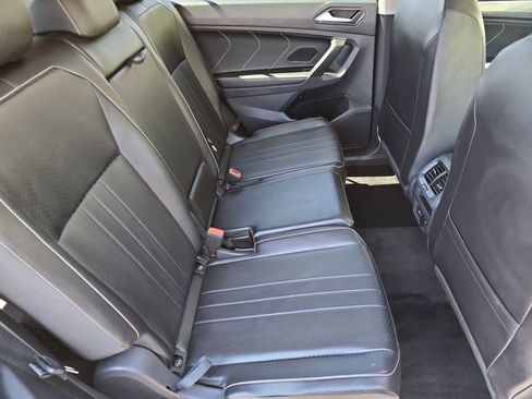 Used 2024 Volkswagen Tiguan SE image 17