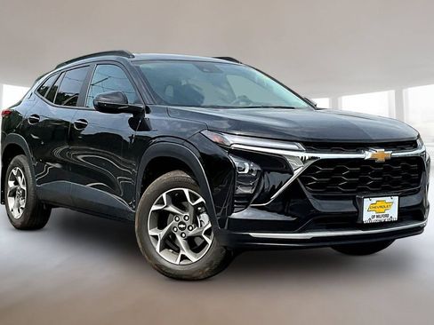 Used 2024 Chevrolet Trax LT w/ Driver Confidence Package FWD image 1