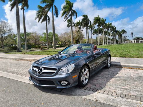 Used 2009 Mercedes-Benz SL 550 image 2