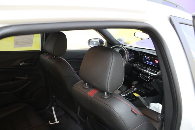 Used 2024 Chevrolet Trax RS w/ Sunroof Package FWD image 10