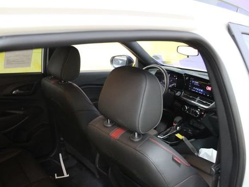 Used 2024 Chevrolet Trax RS w/ Sunroof Package FWD image 10