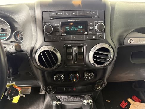 Used 2015 Jeep Wrangler Unlimited Sport w/ Quick Order Package 24S image 20