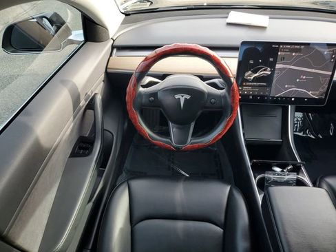 Used 2019 Tesla Model 3 Mid Range image 17