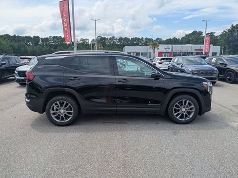 Used 2024 GMC Terrain SLT FWD image 2