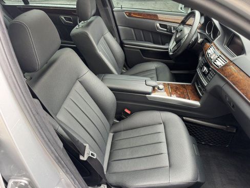 Used 2014 Mercedes-Benz E 550 4MATIC Sedan image 36