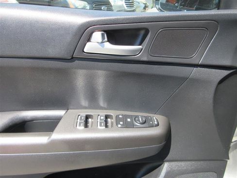 Used 2021 Kia Sportage LX w/ LX AWD Popular Package image 11