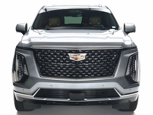 Used 2025 Cadillac Escalade Premium Luxury RWD image 35