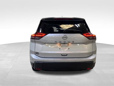 Used 2025 Nissan Rogue SV FWD image 4